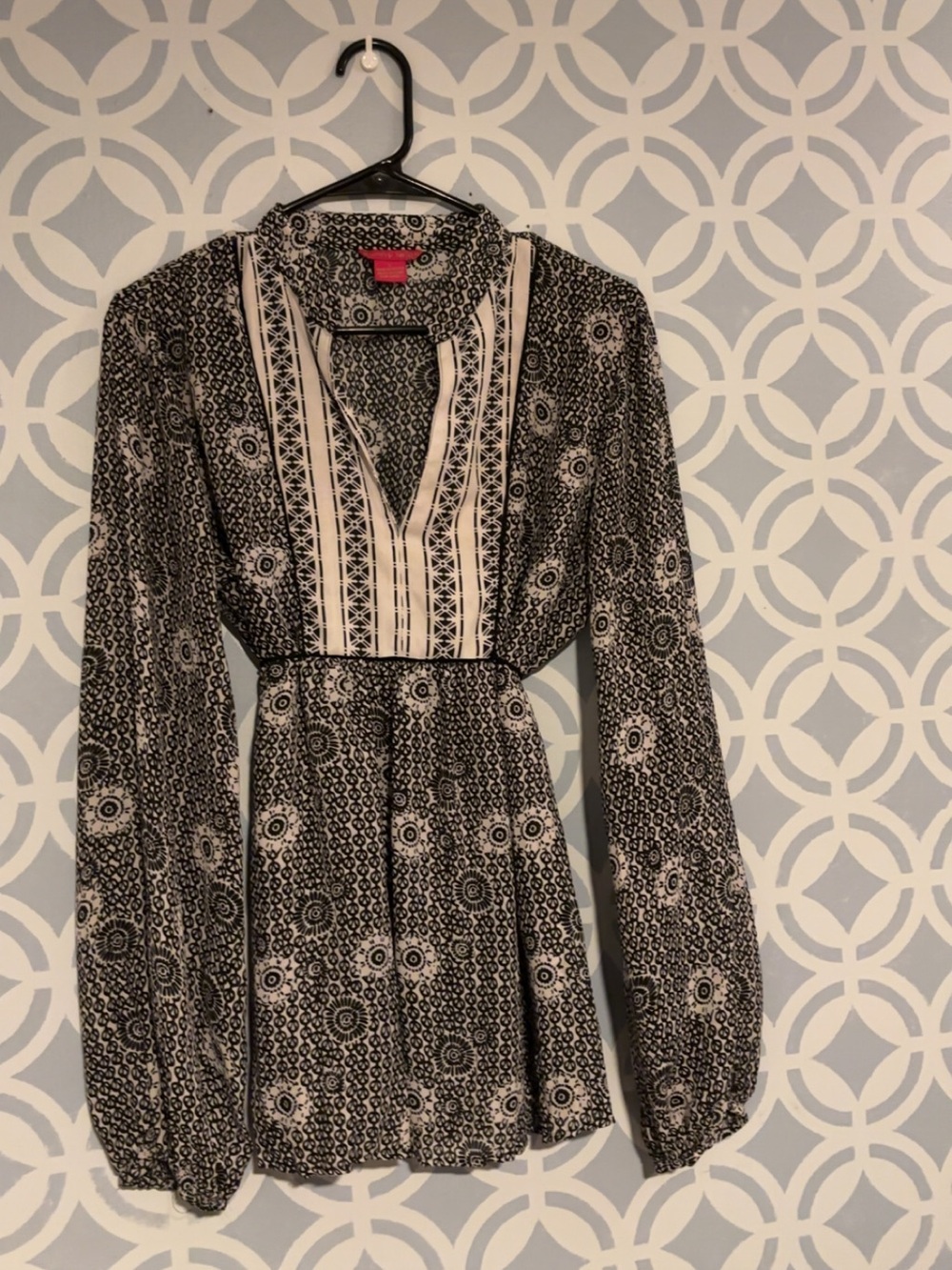 Sunny Leigh Black and White Printed Long-Sleeve Blouse